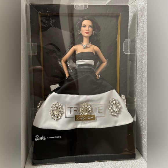 💎 BARBIE MARIA FELIX DOLL SIGNATURE, BLACK AND WHITE DRESS WITH SNAKE JEWELRY - Picture 11 of 12